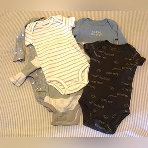 Onesie set of 5 size 6months-Carter’s 2 short sleeves & 3 long sleeve)Like new